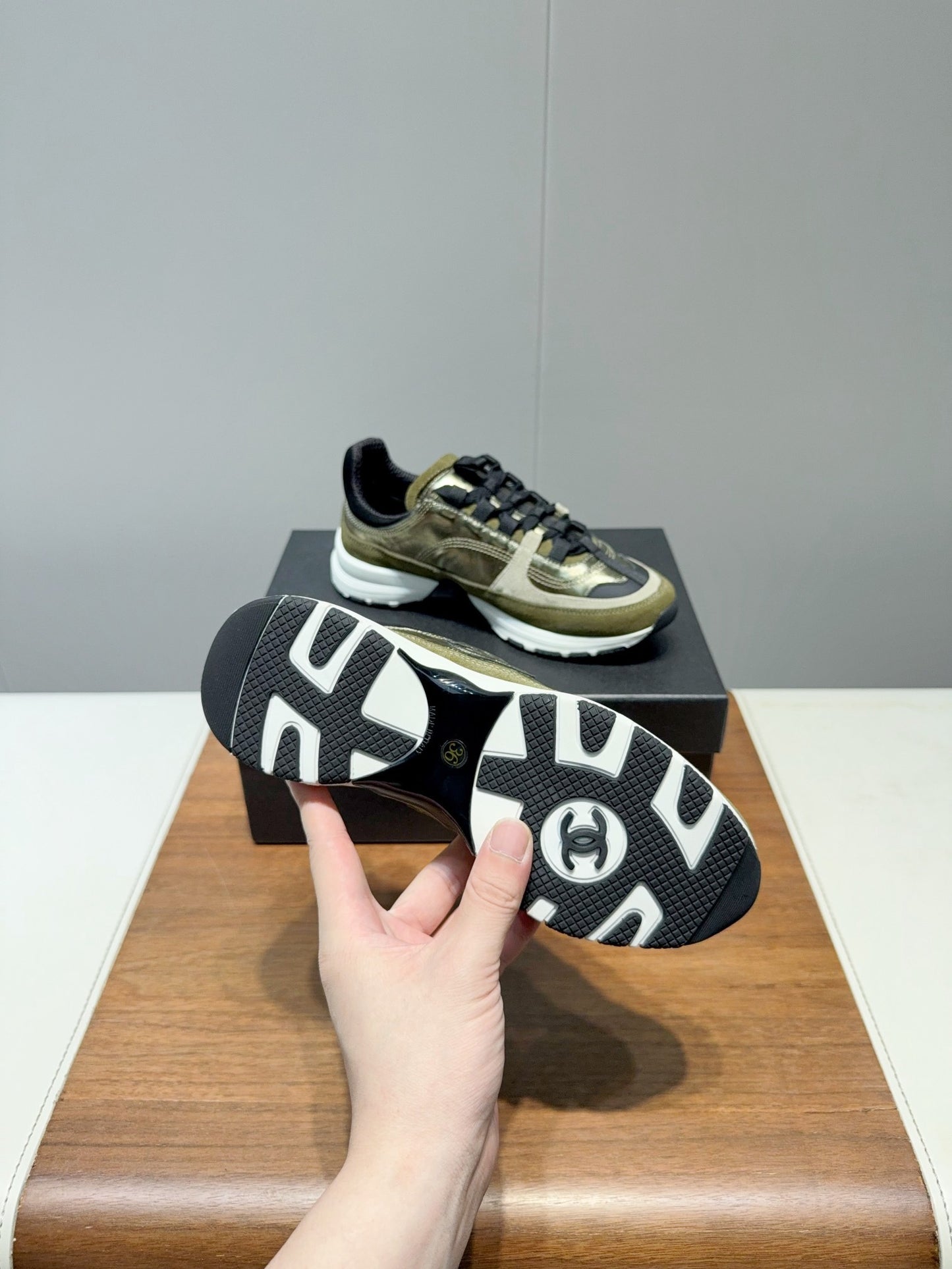 25 customized frosted cowhide platform shoes