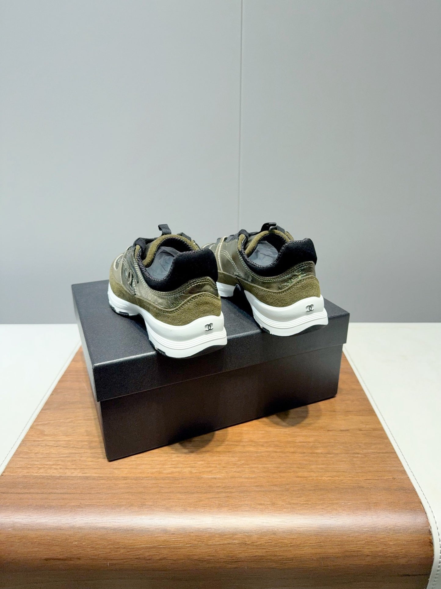 25 customized frosted cowhide platform shoes