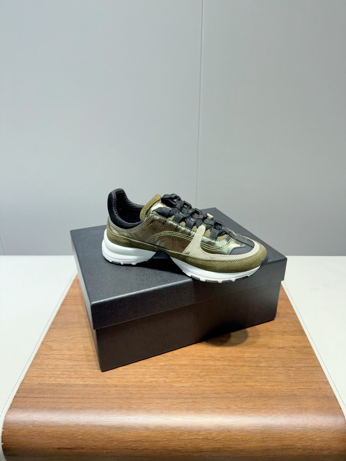 25 customized frosted cowhide platform shoes