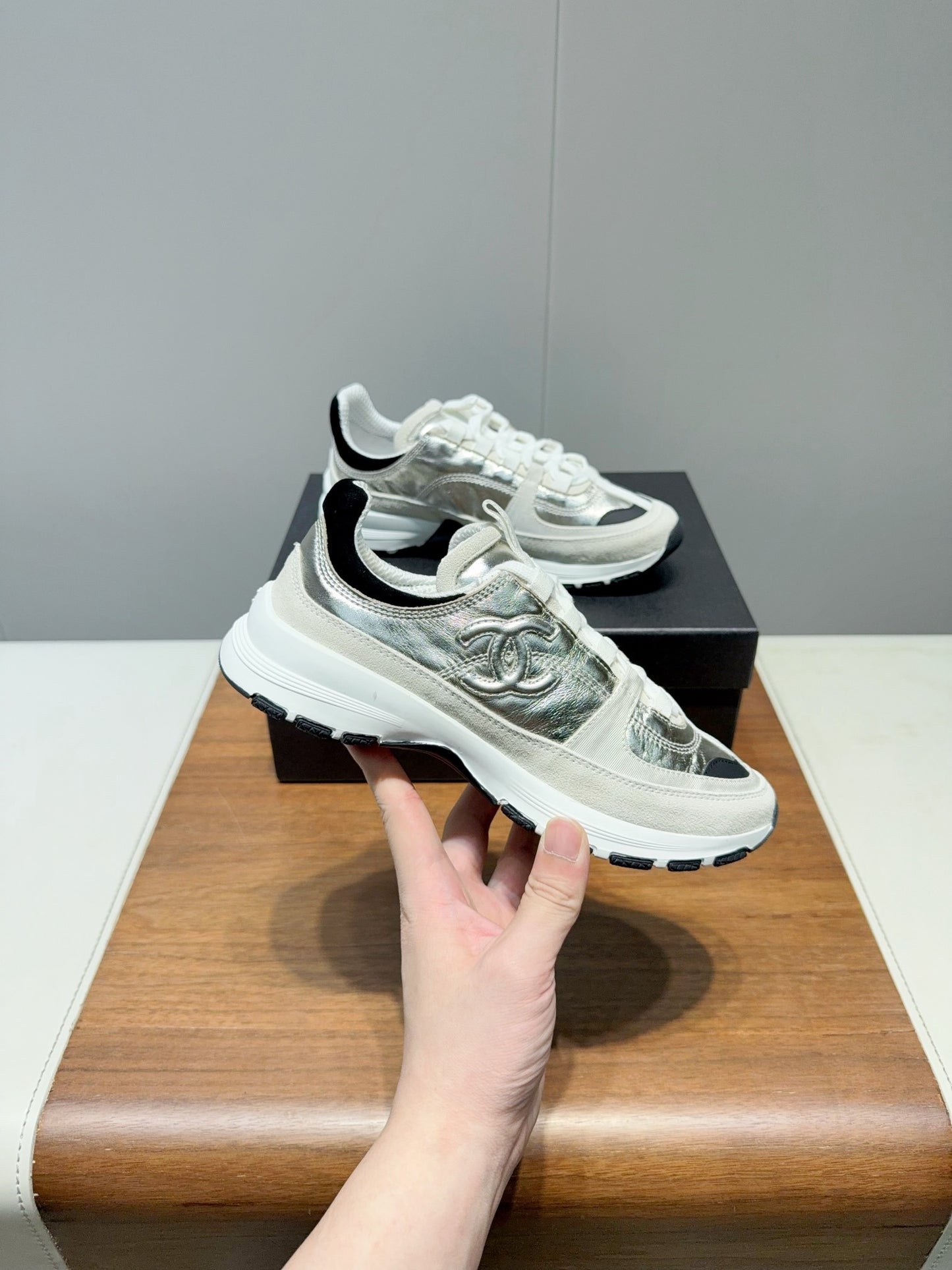 25 customized frosted cowhide platform shoes