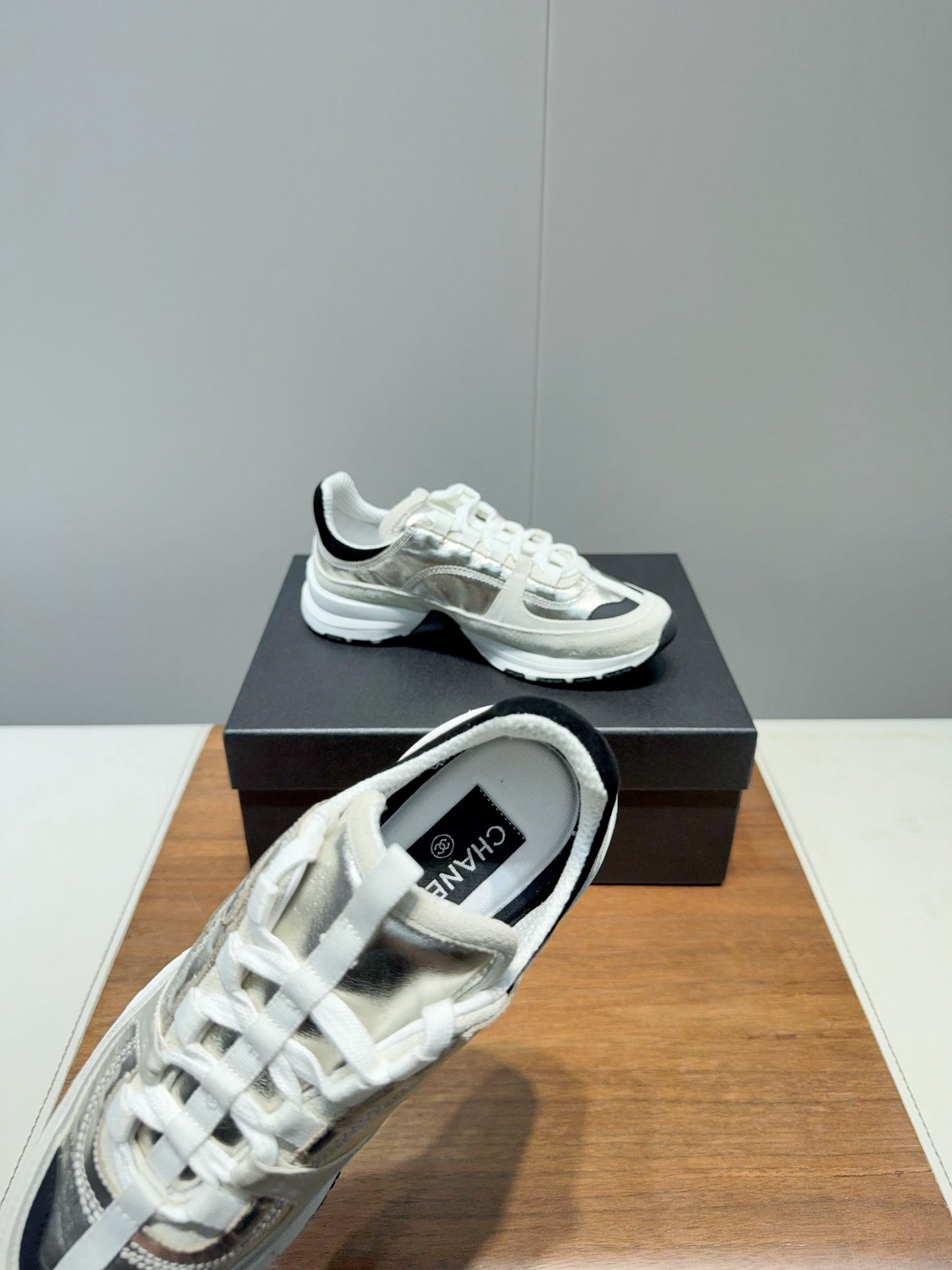 25 customized frosted cowhide platform shoes