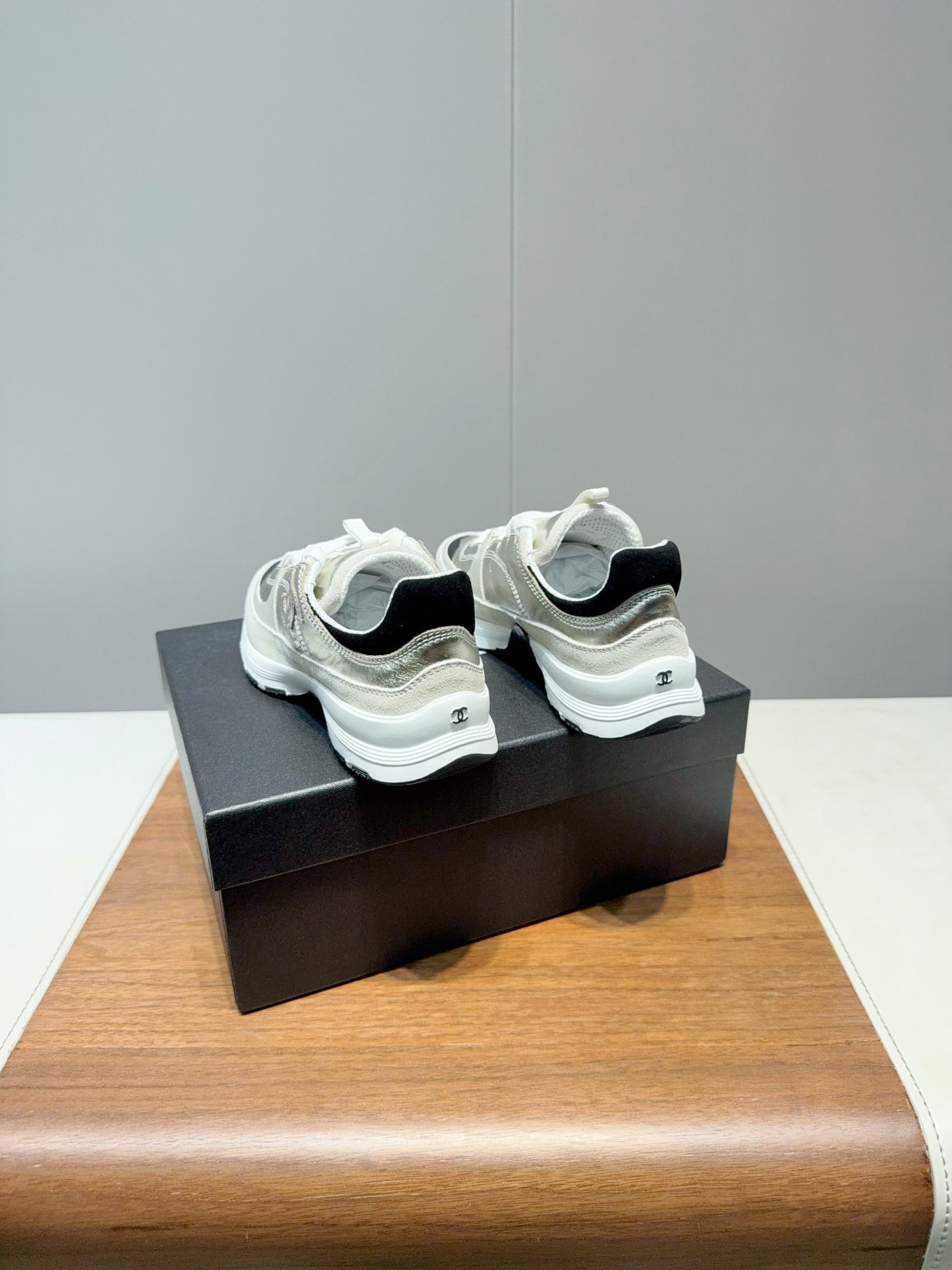 25 customized frosted cowhide platform shoes