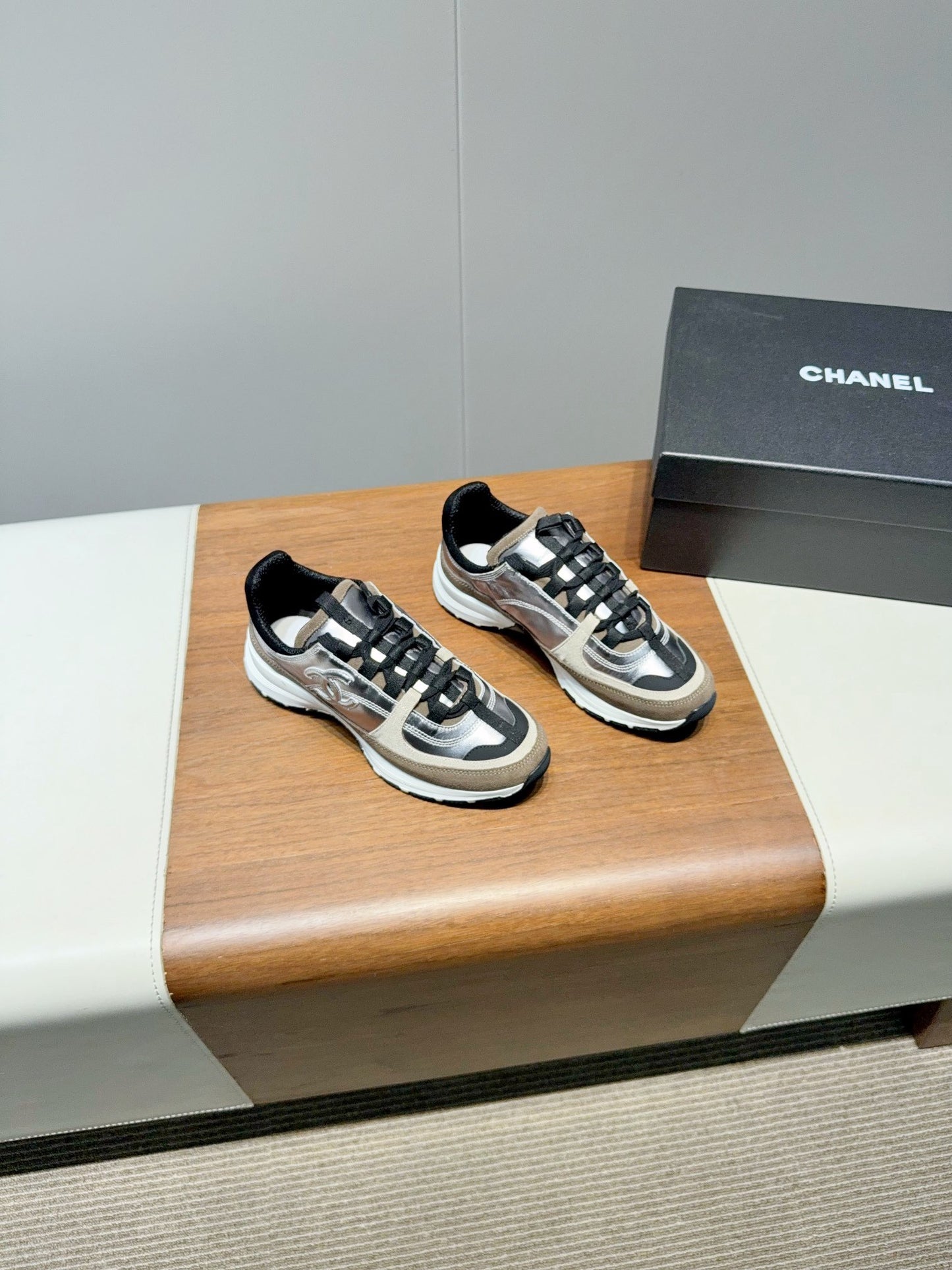 25 customized frosted cowhide platform shoes