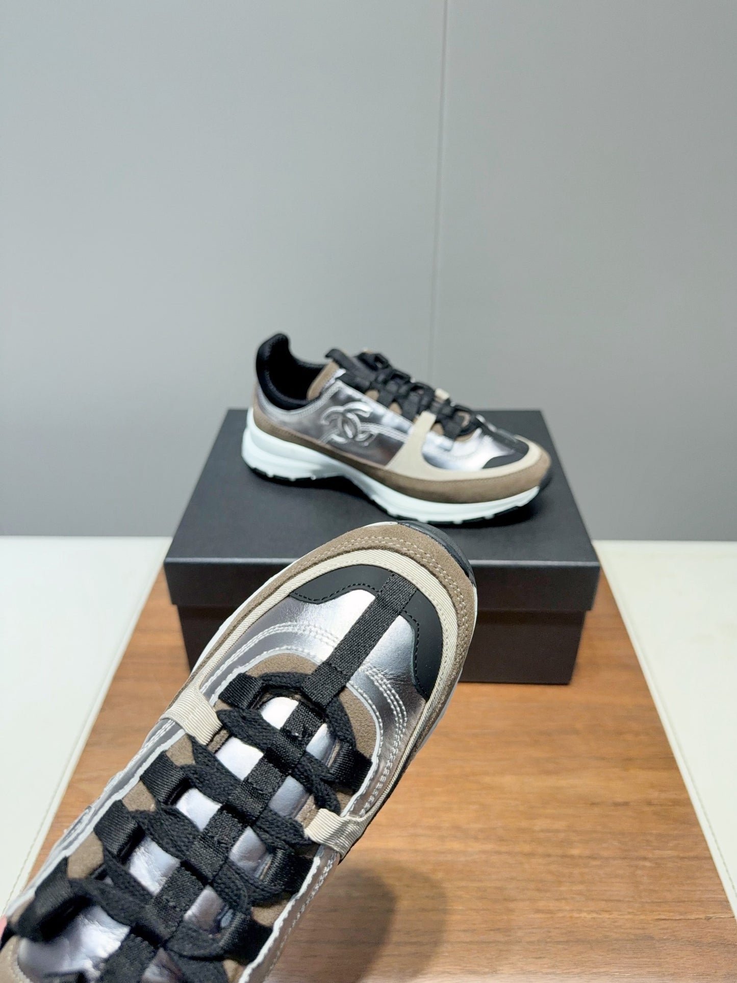 25 customized frosted cowhide platform shoes