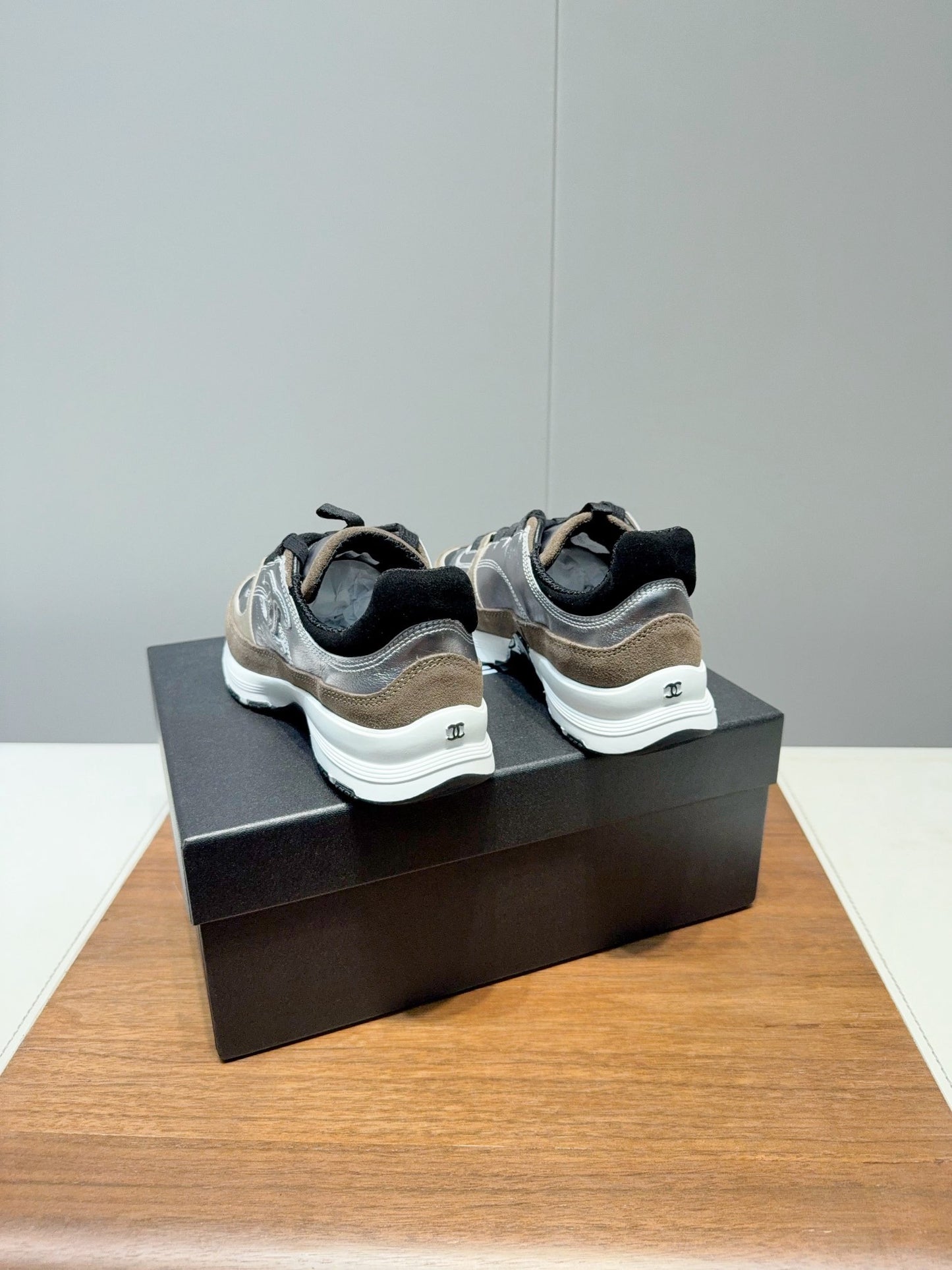 25 customized frosted cowhide platform shoes