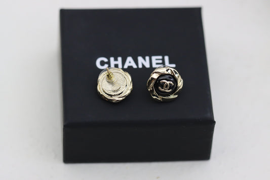 🔥HOT🔥 Vintage black gold flower stud earrings