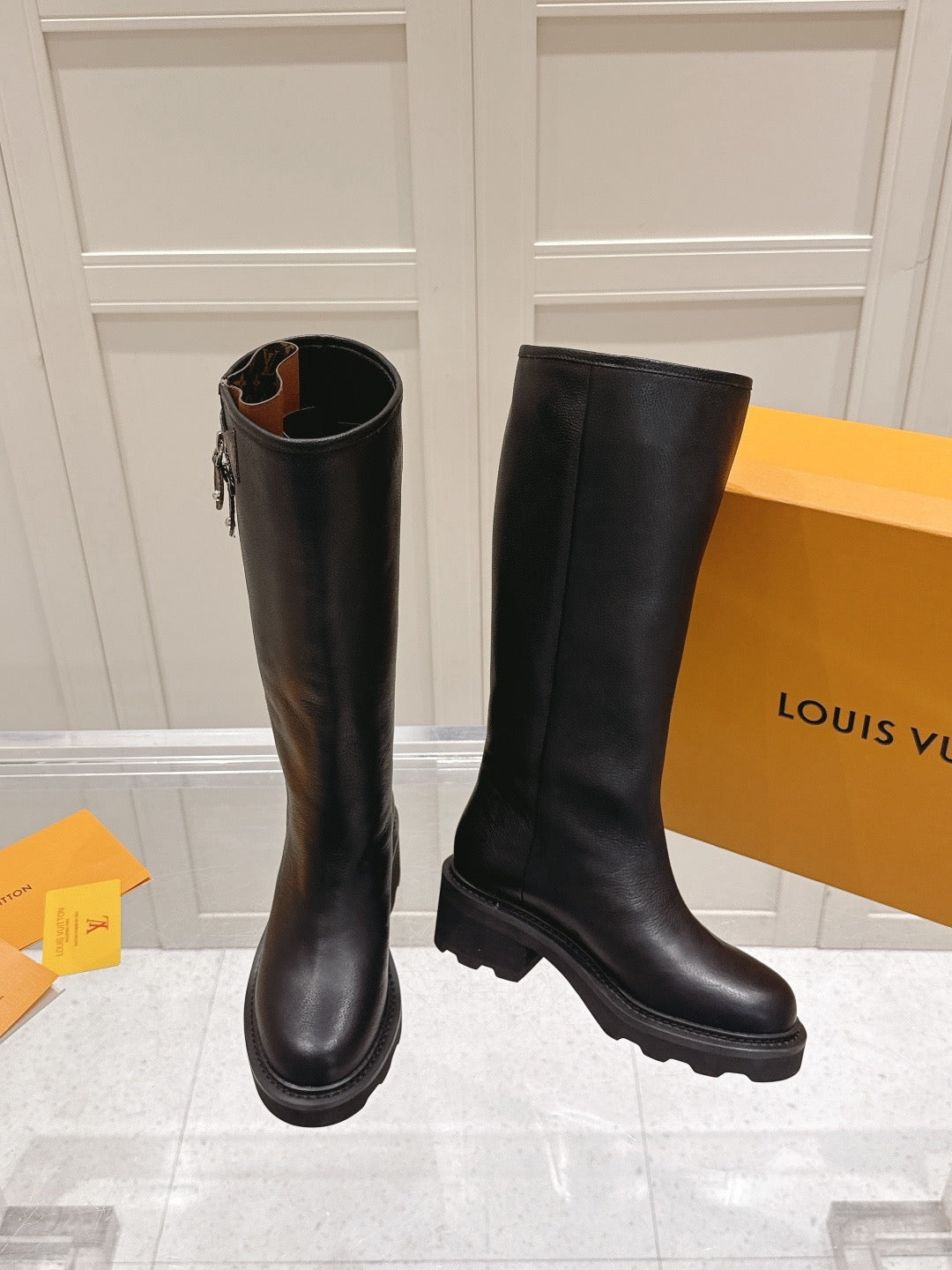 25 official autumn and winter new round head knight boots