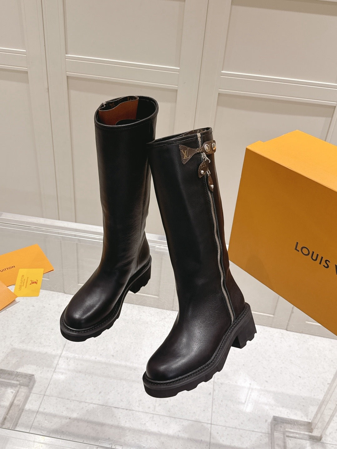 25 official autumn and winter new round head knight boots