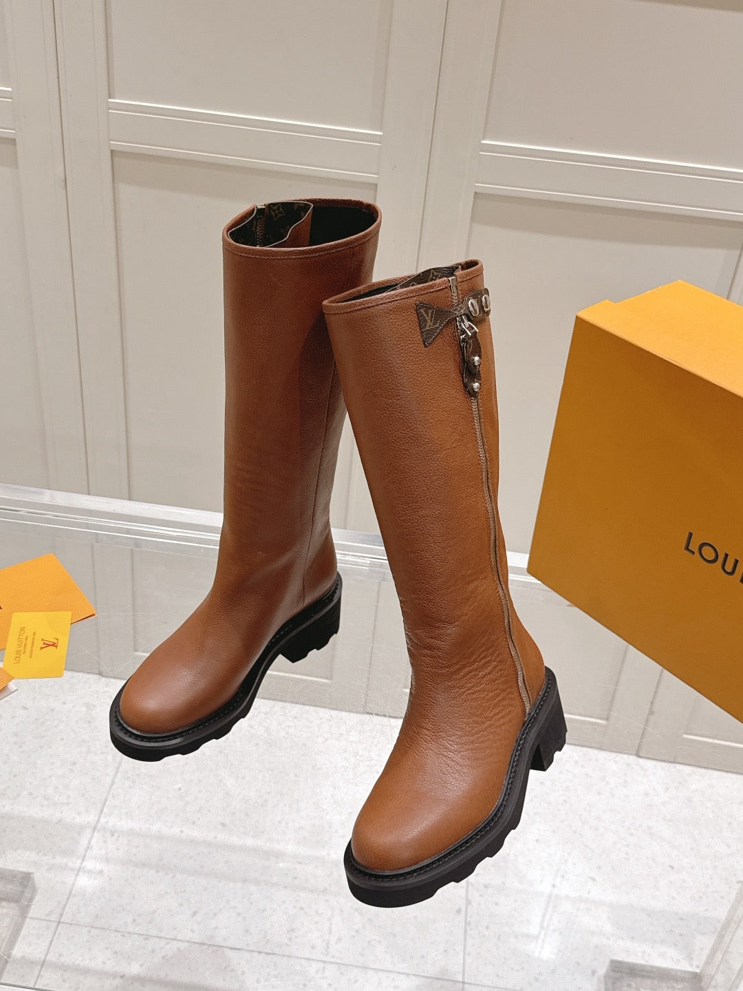 25 official autumn and winter new round head knight boots