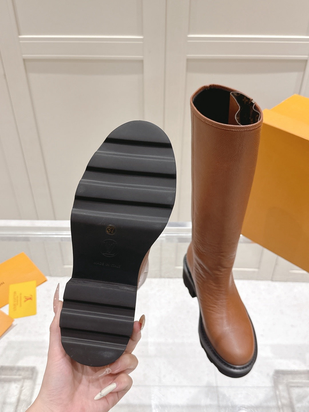 25 official autumn and winter new round head knight boots