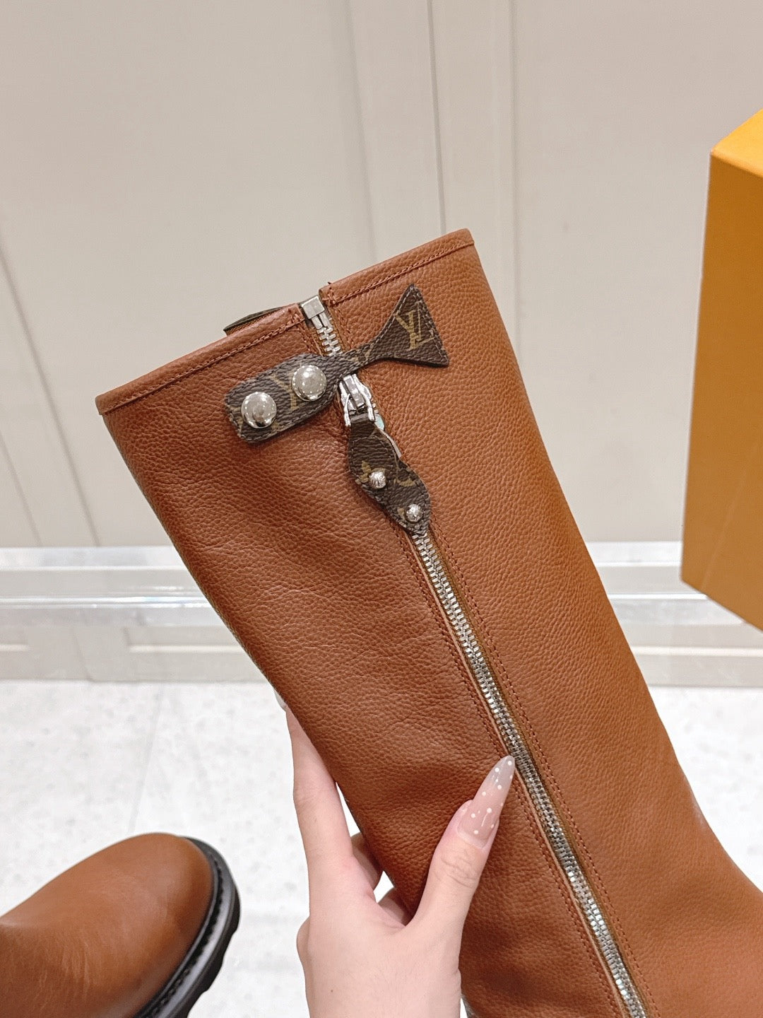 25 official autumn and winter new round head knight boots