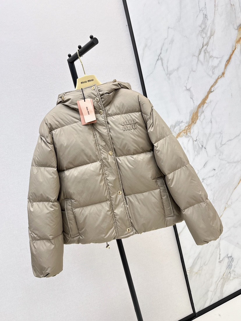 Hooded snap-button down jacket
