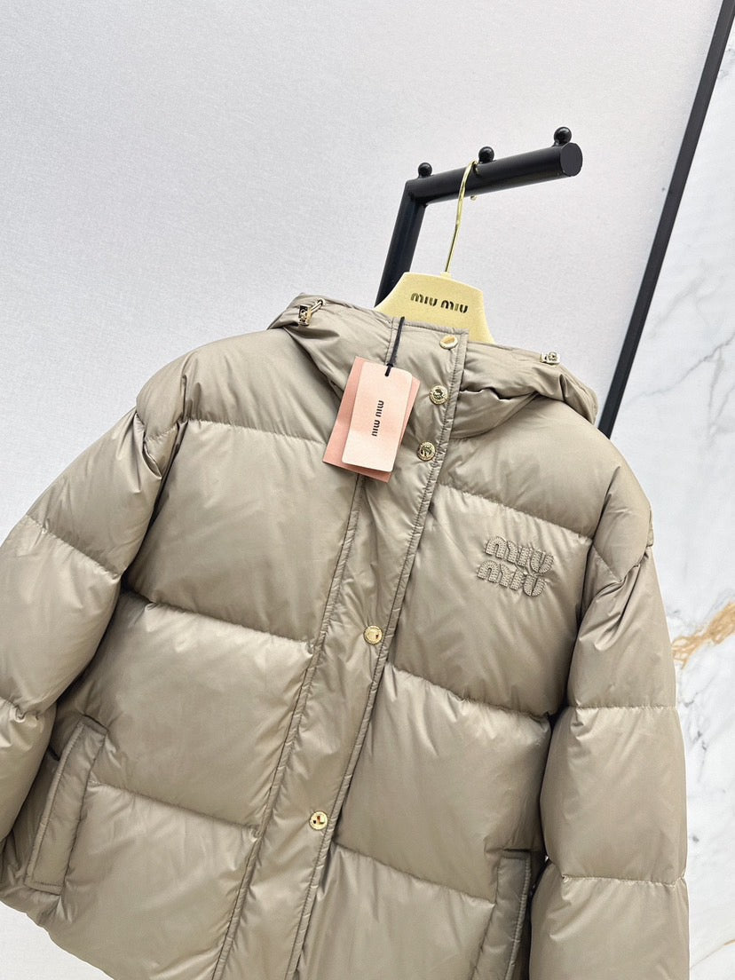 Hooded snap-button down jacket