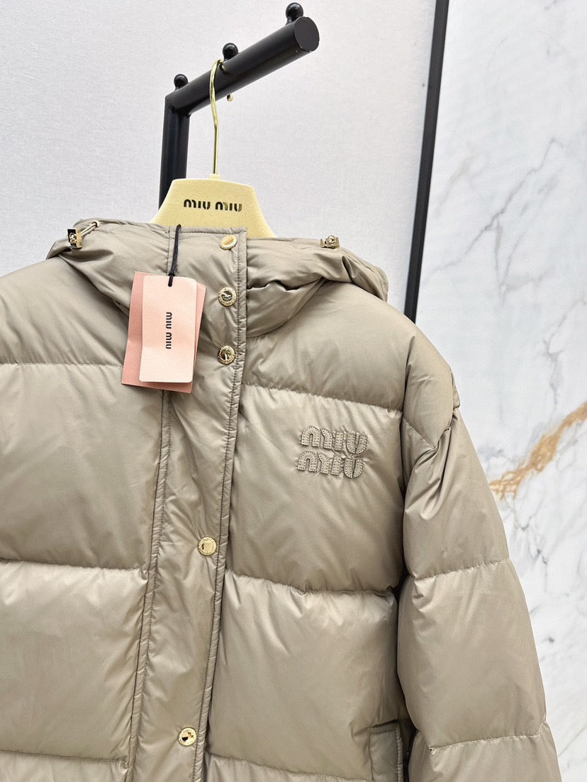 Hooded snap-button down jacket