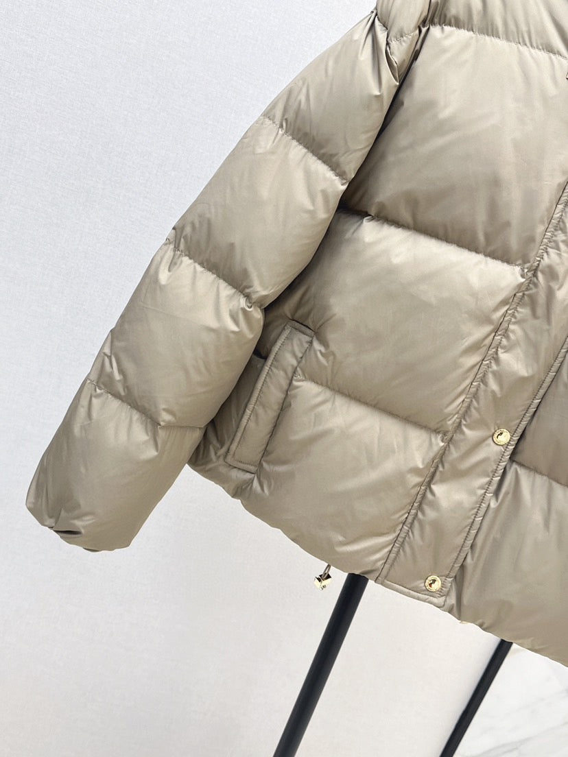 Hooded snap-button down jacket