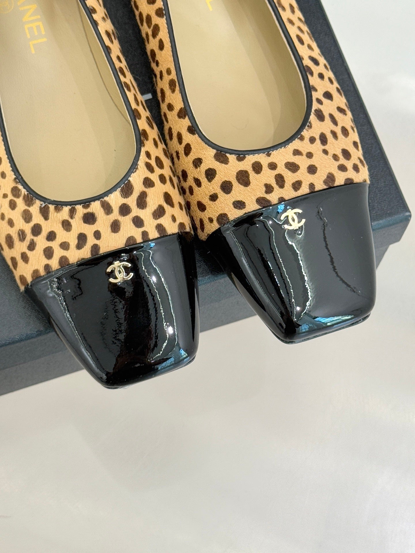 25FW classic square toe color matching flat shoes