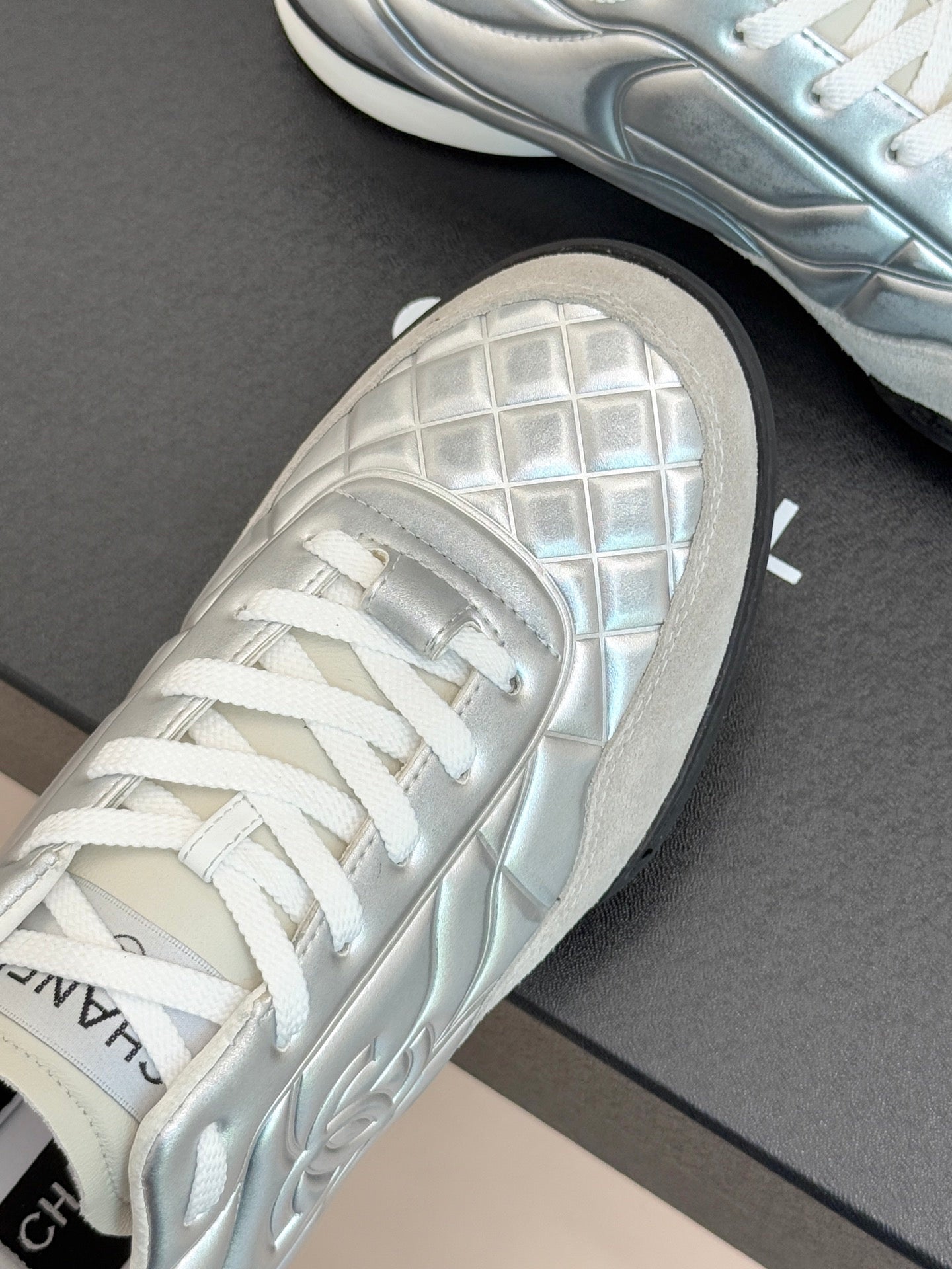 25FW classic rhombus retro casual shoes moral training sneakers