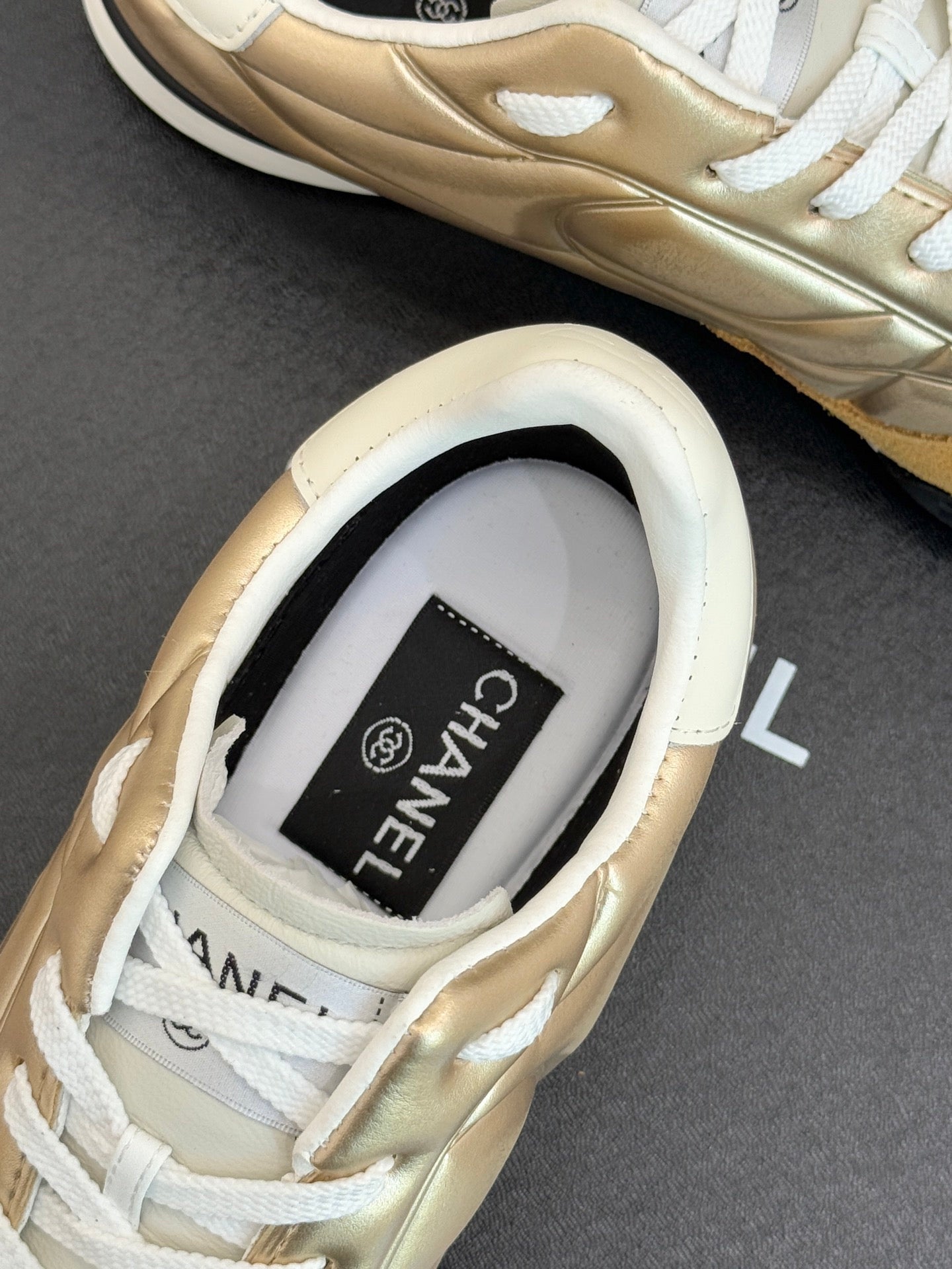 25FW classic rhombus retro casual shoes moral training sneakers