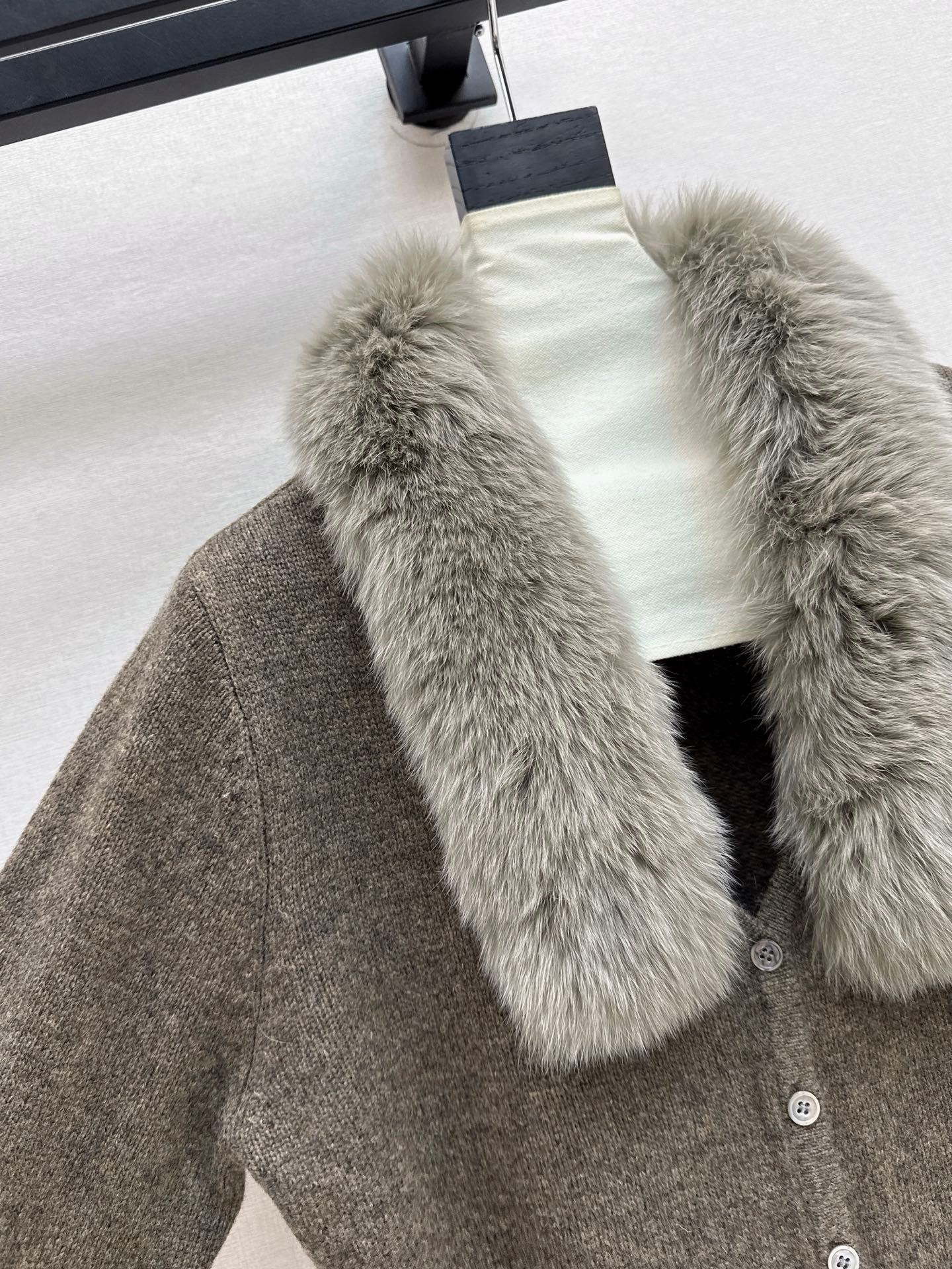 🔥HOT🔥25SS New popular series fox fur stitching V-neck jacket