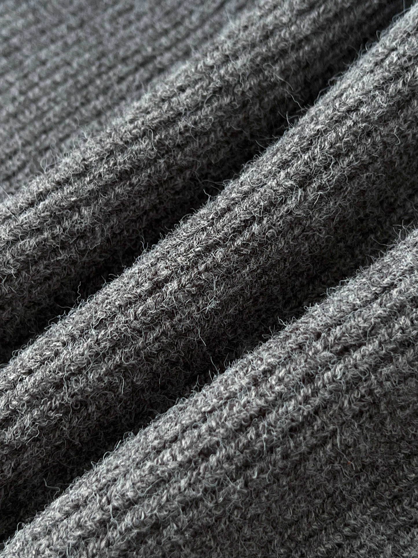 26SS latest V-neck sweater