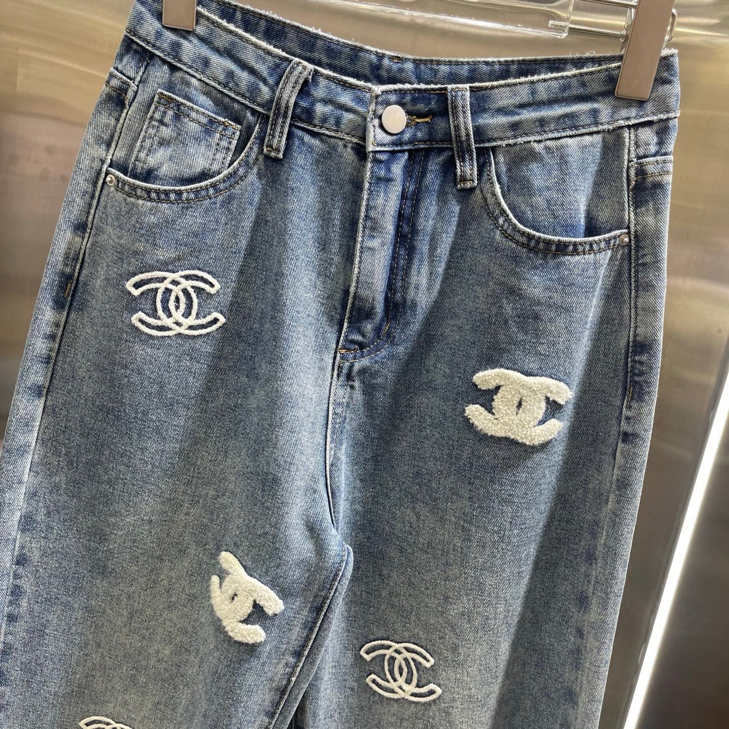 🔥HEISS🔥Jeans mit kleiner Logo-Stickerei