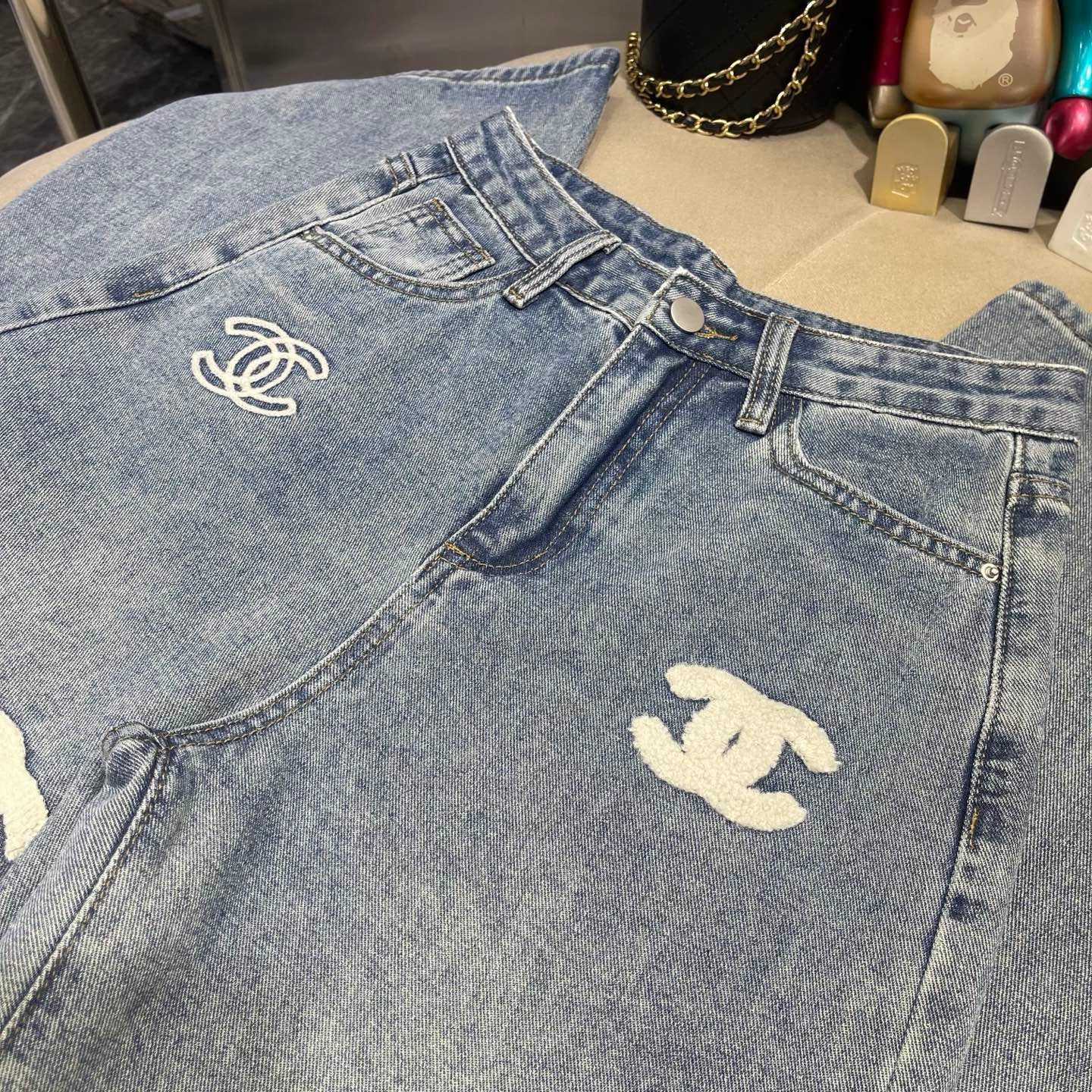 🔥HEISS🔥Jeans mit kleiner Logo-Stickerei