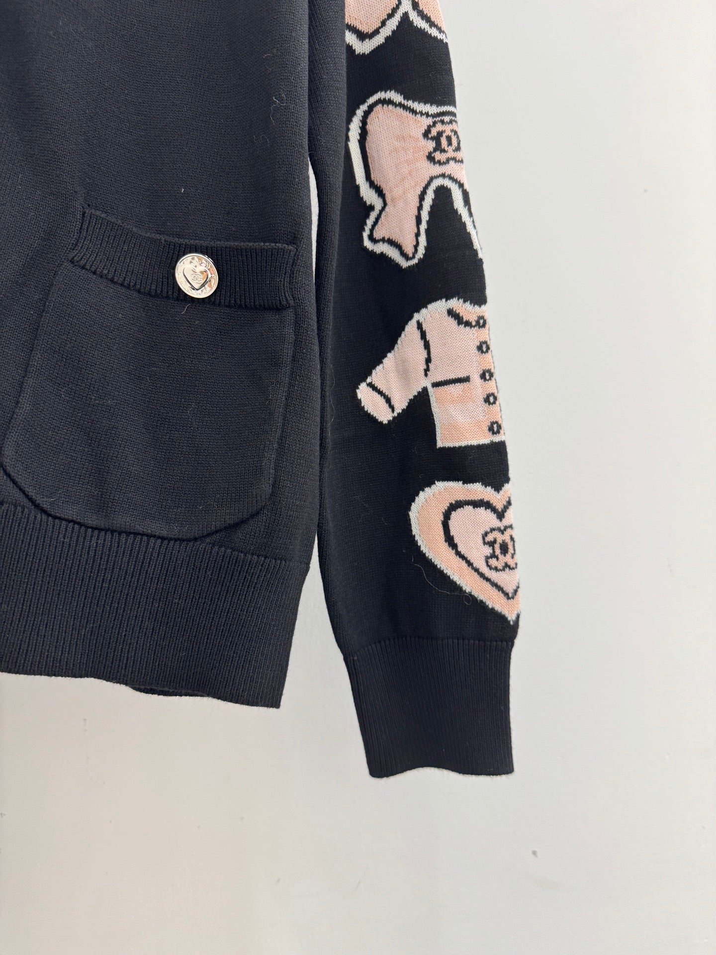 Cartoon girl pattern knitted cardigan