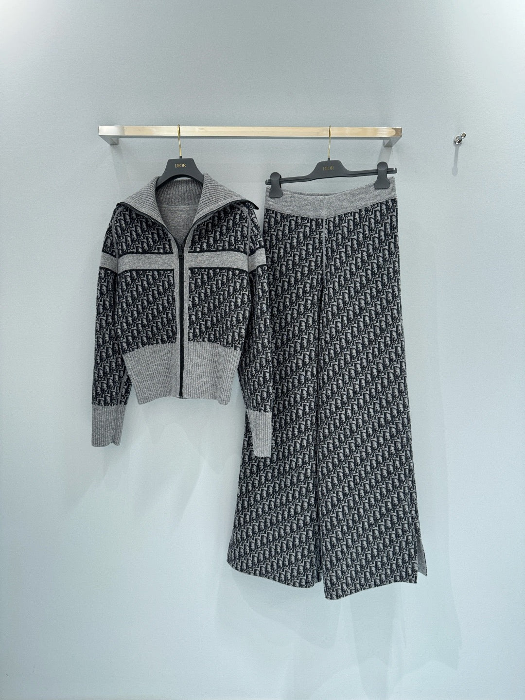 25FW NEW presbyopia suit