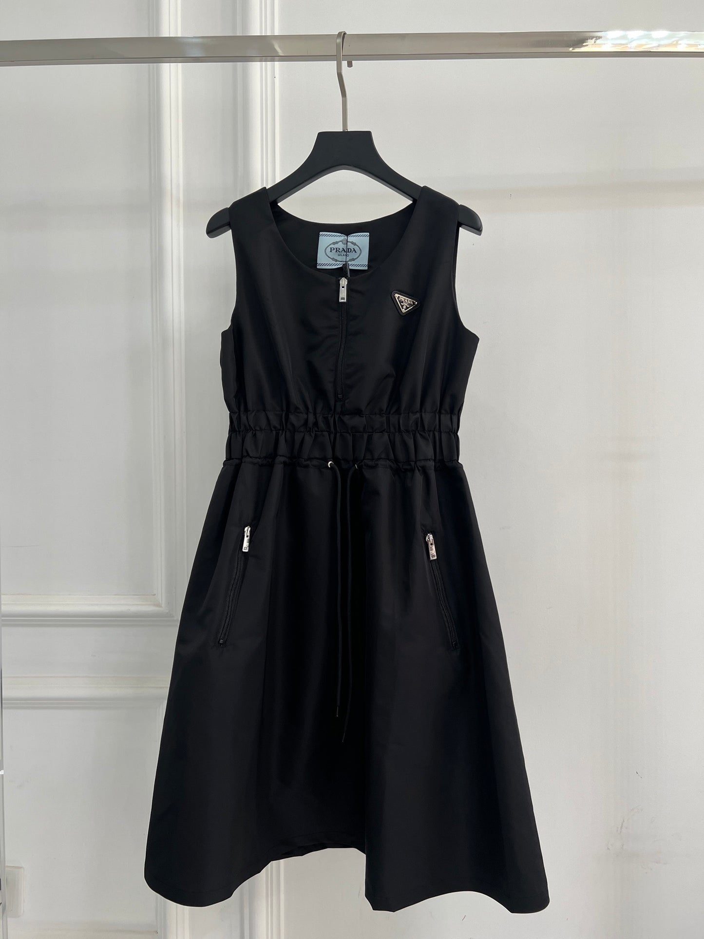 Sleeveless waist dress