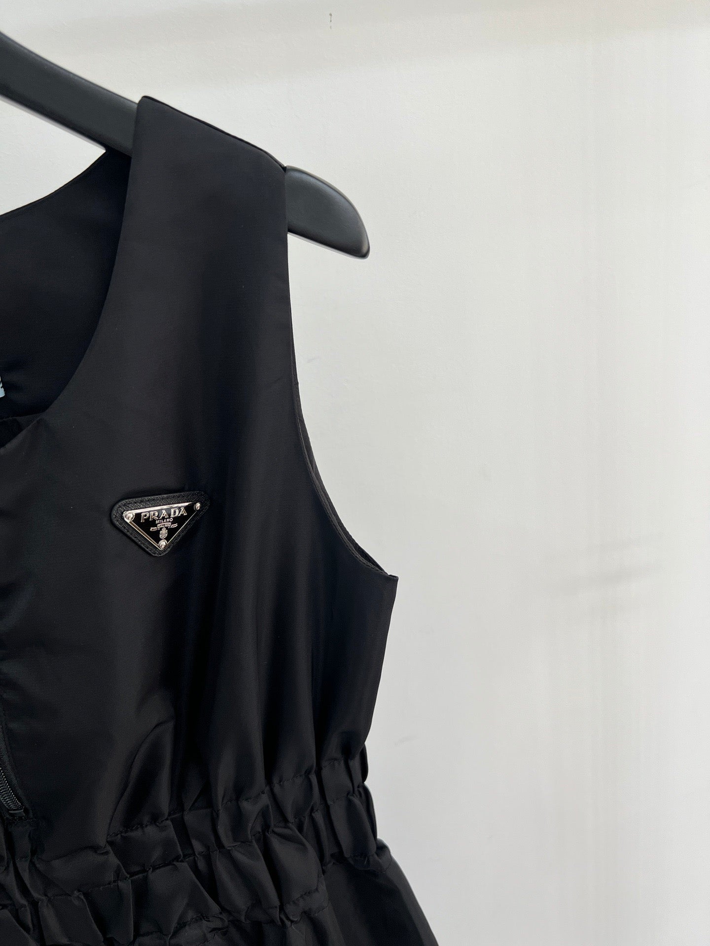 Sleeveless waist dress