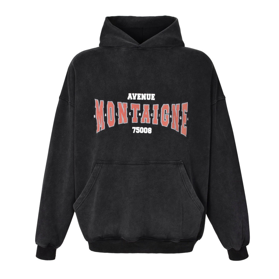 Kapuzenpullover mit Stickbuchstaben und Waschung