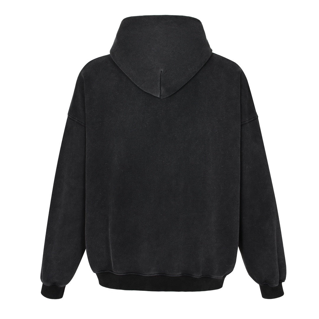 Kapuzenpullover mit Stickbuchstaben und Waschung