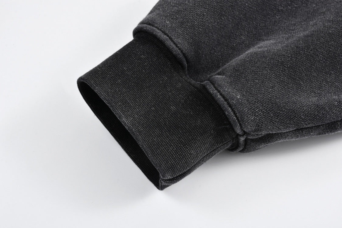 Kapuzenpullover mit Stickbuchstaben und Waschung