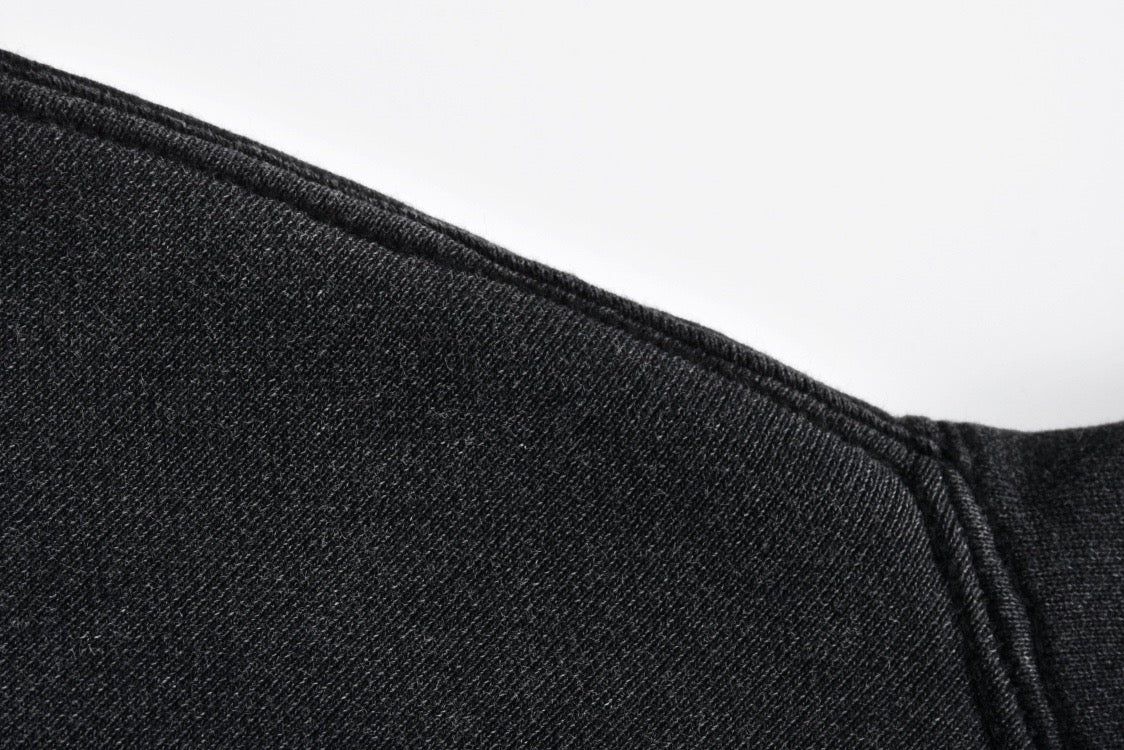 Kapuzenpullover mit Stickbuchstaben und Waschung