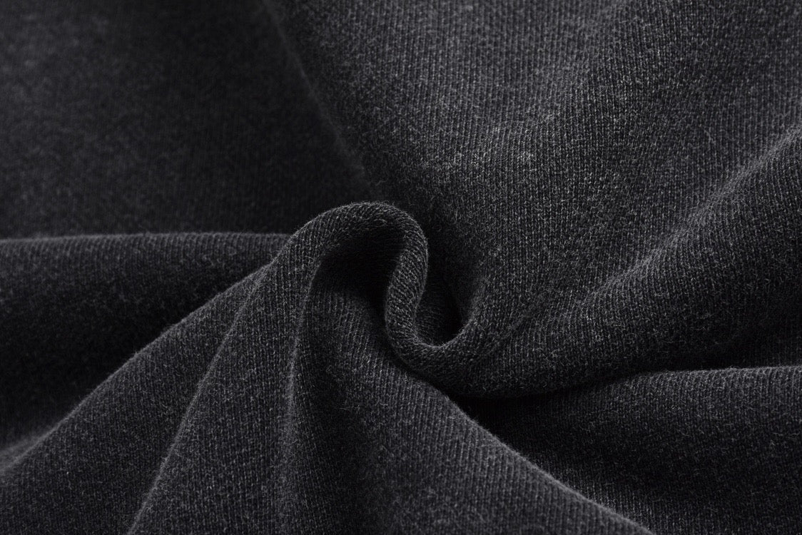 Kapuzenpullover mit Stickbuchstaben und Waschung