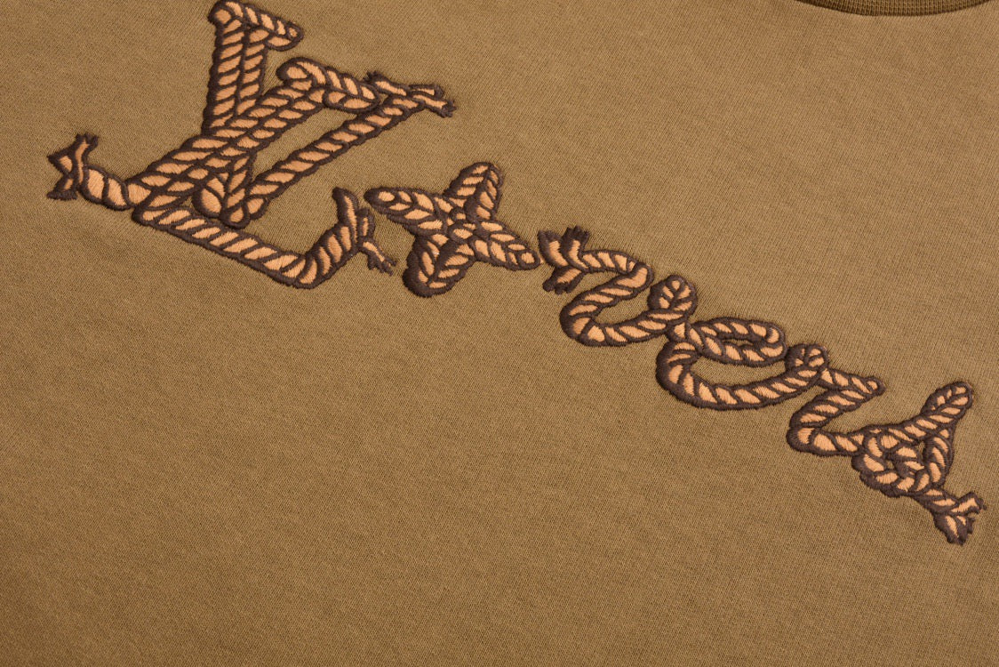 bestickter Kapuzenpullover