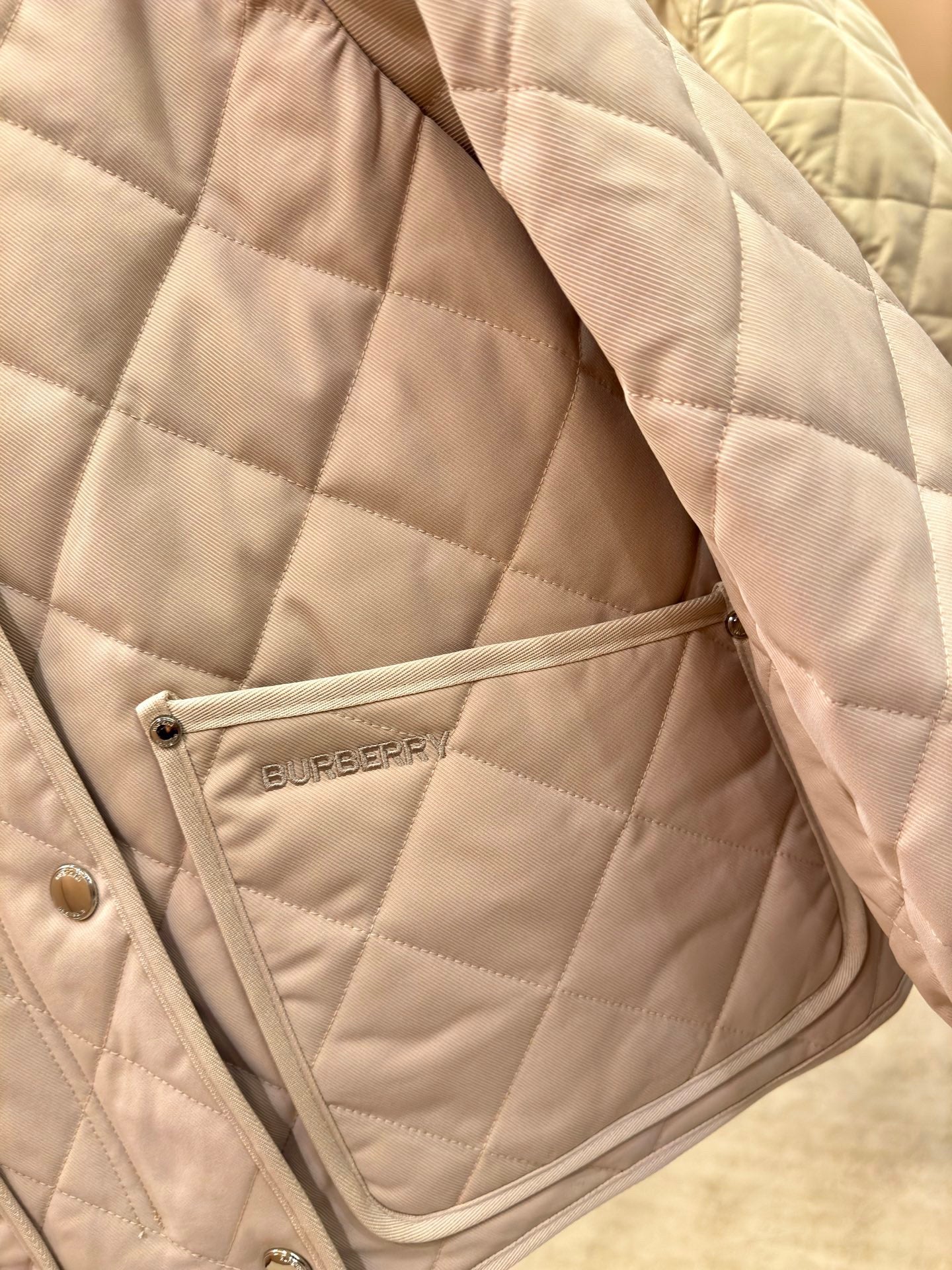 26SS NEU Kordkragen Diamant-Steppjacke kurze Baumwoll-Jacke