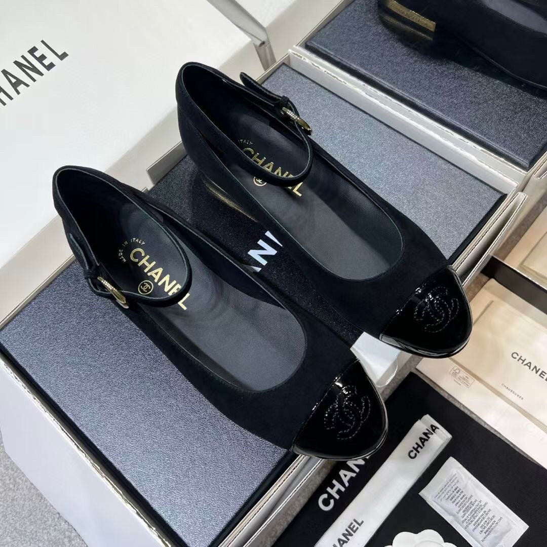26SS NEU Zarte Wildleder-Ballerinas