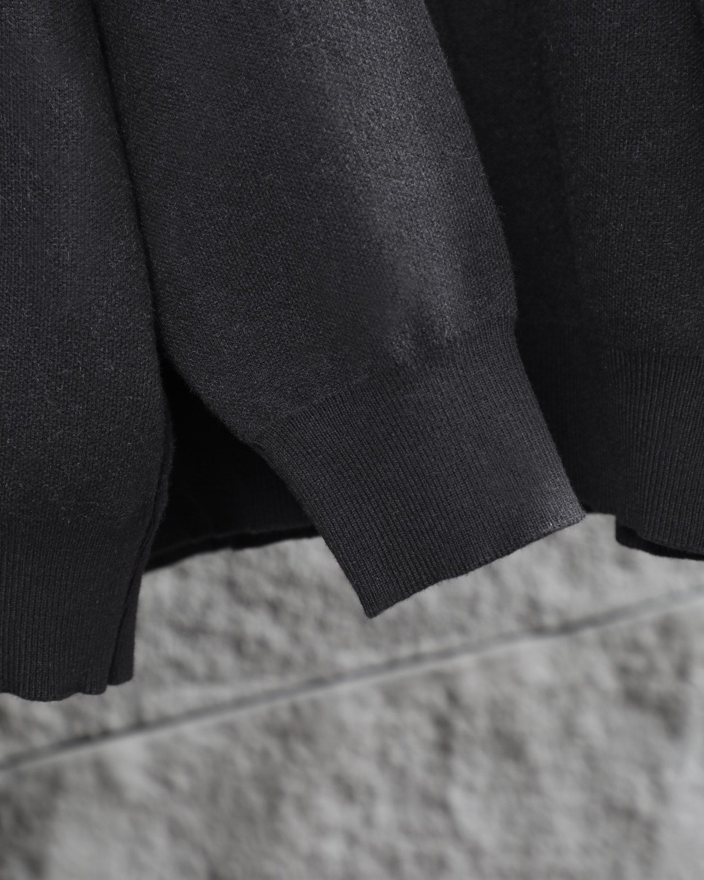 Suéter informal de cuello redondo con diseño jacquard integral.