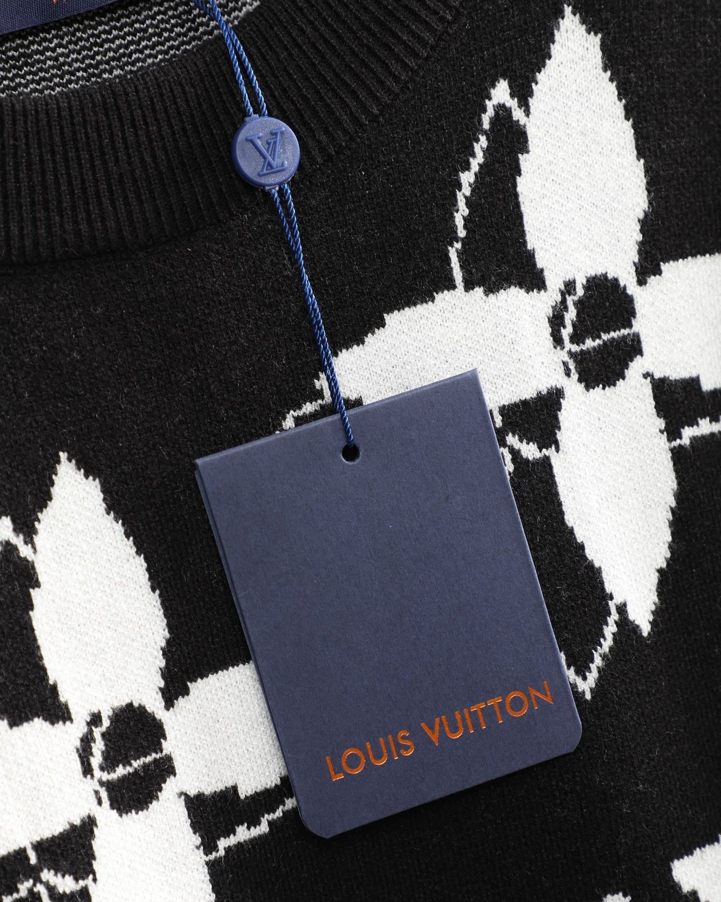 Suéter informal de cuello redondo con diseño jacquard integral.