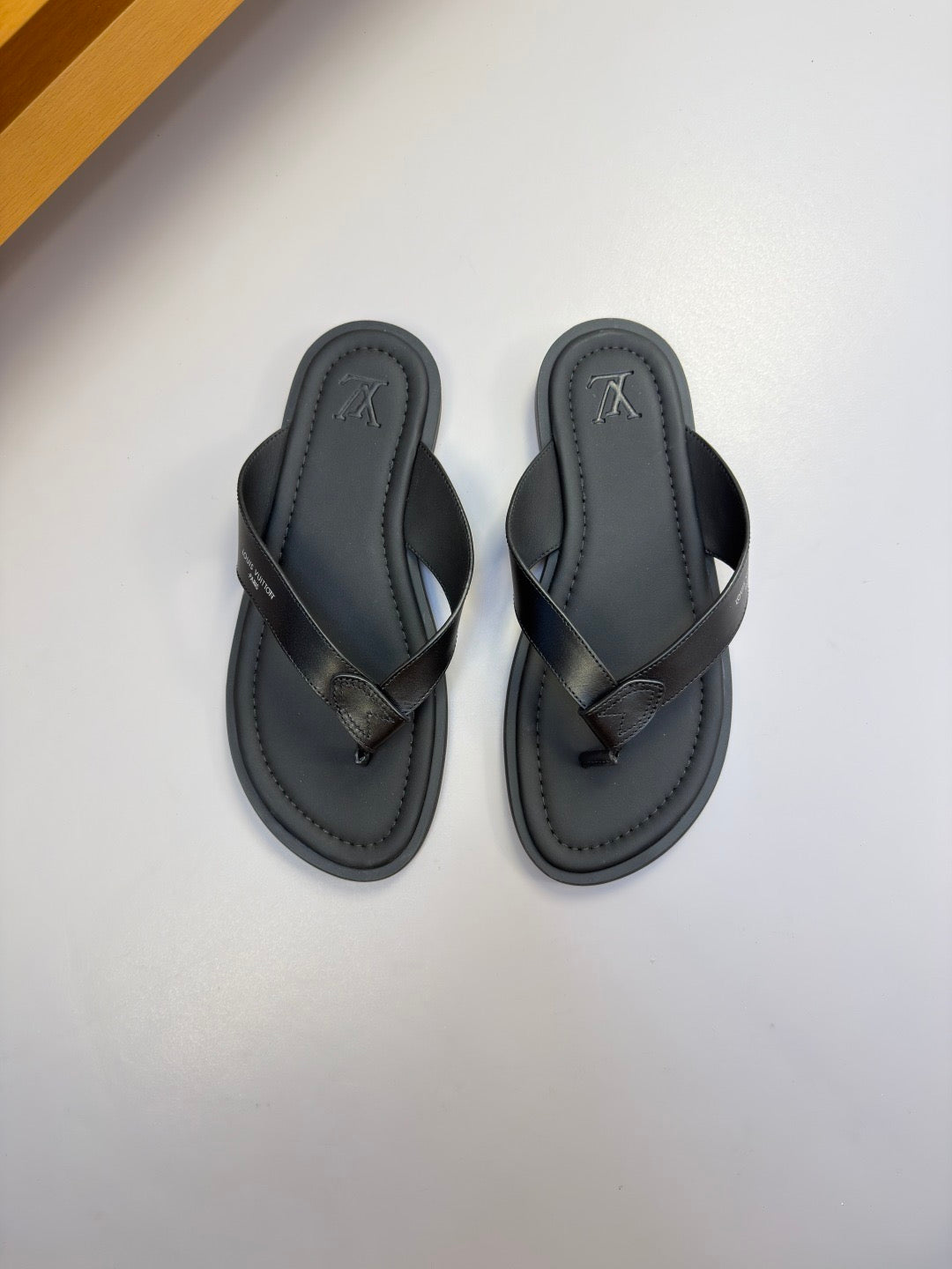 26FW New Casual Leather Flip-Flops