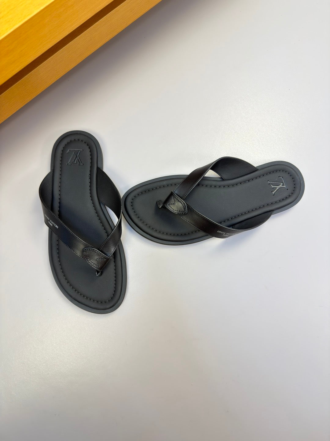 26FW New Casual Leather Flip-Flops