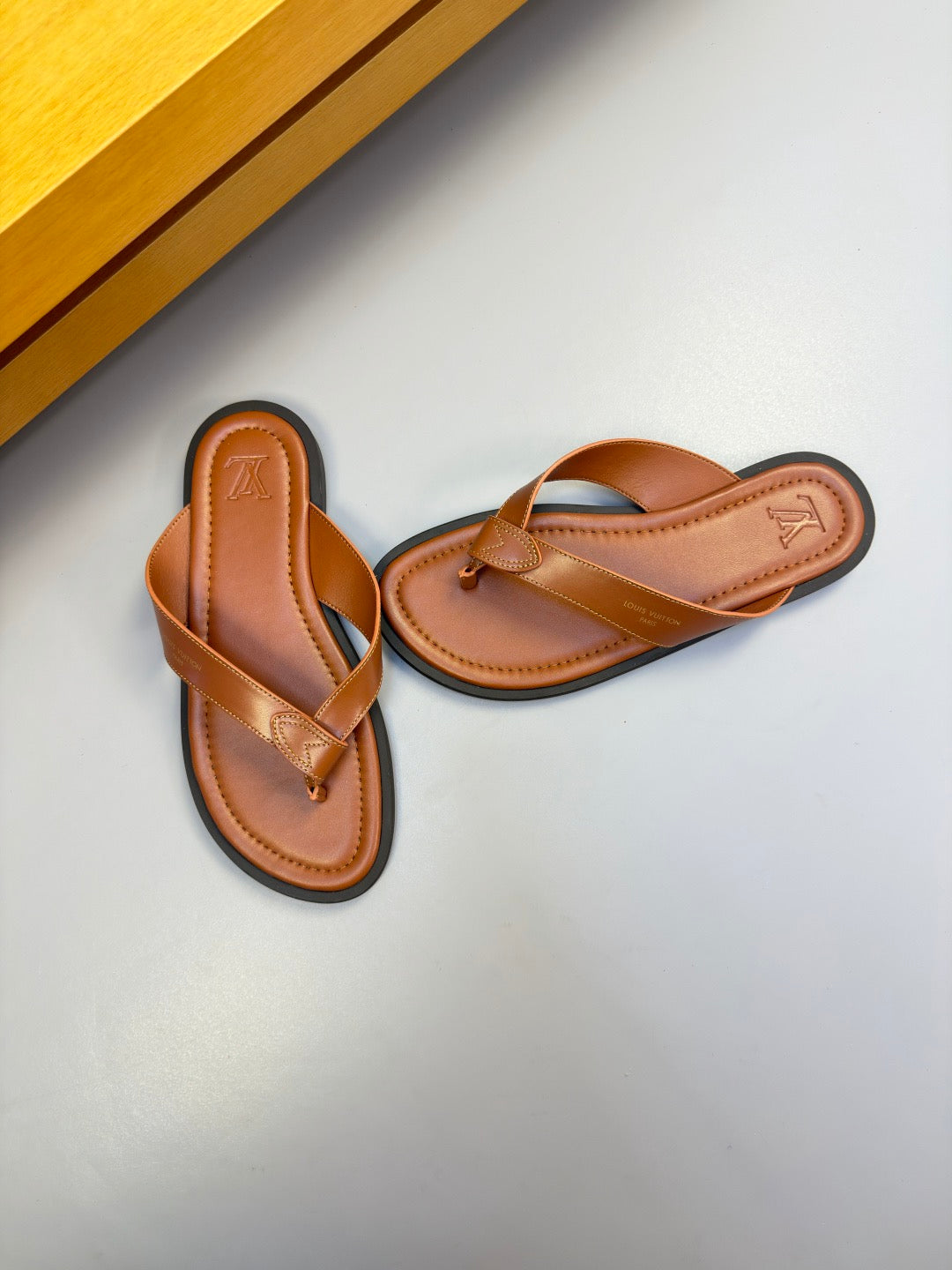 26FW New Casual Leather Flip-Flops