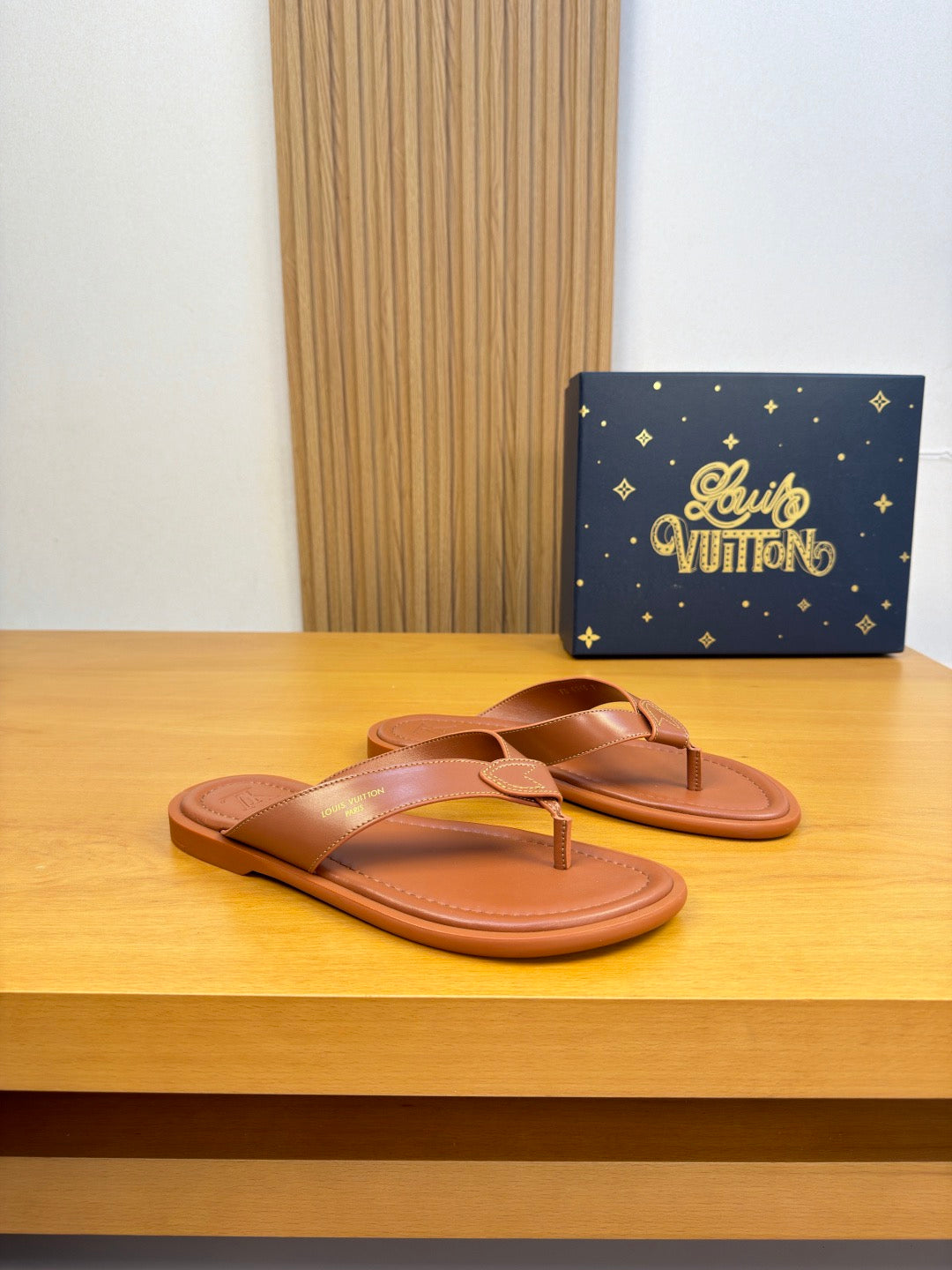 26FW New Casual Leather Flip-Flops