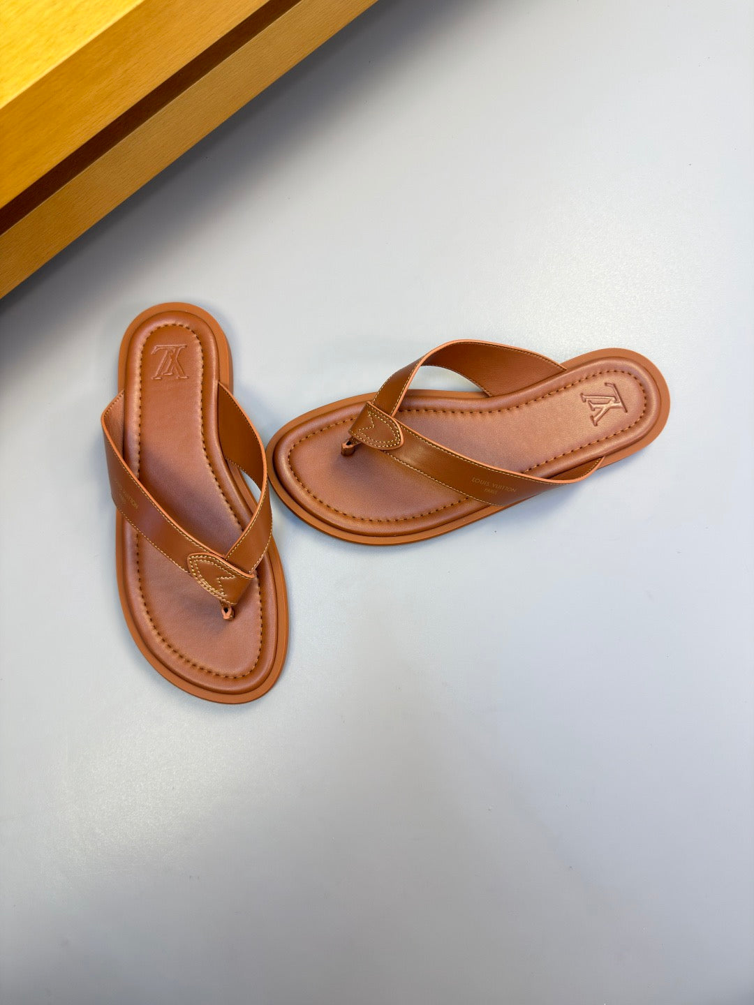 26FW New Casual Leather Flip-Flops