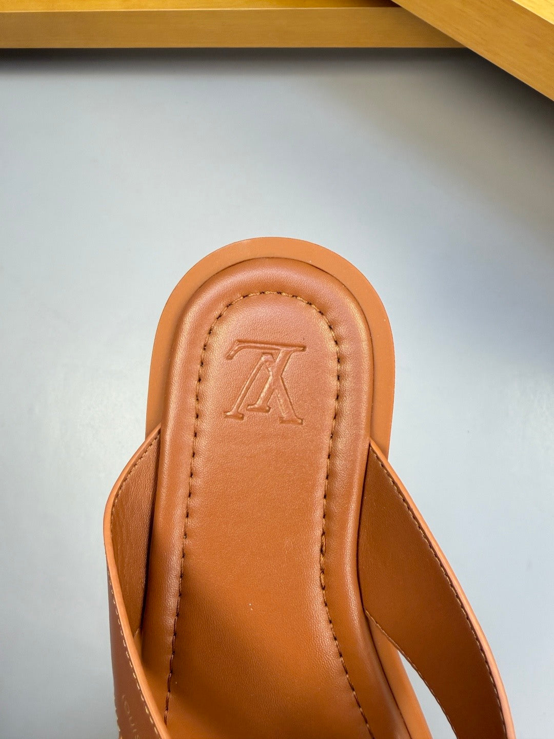 26FW New Casual Leather Flip-Flops