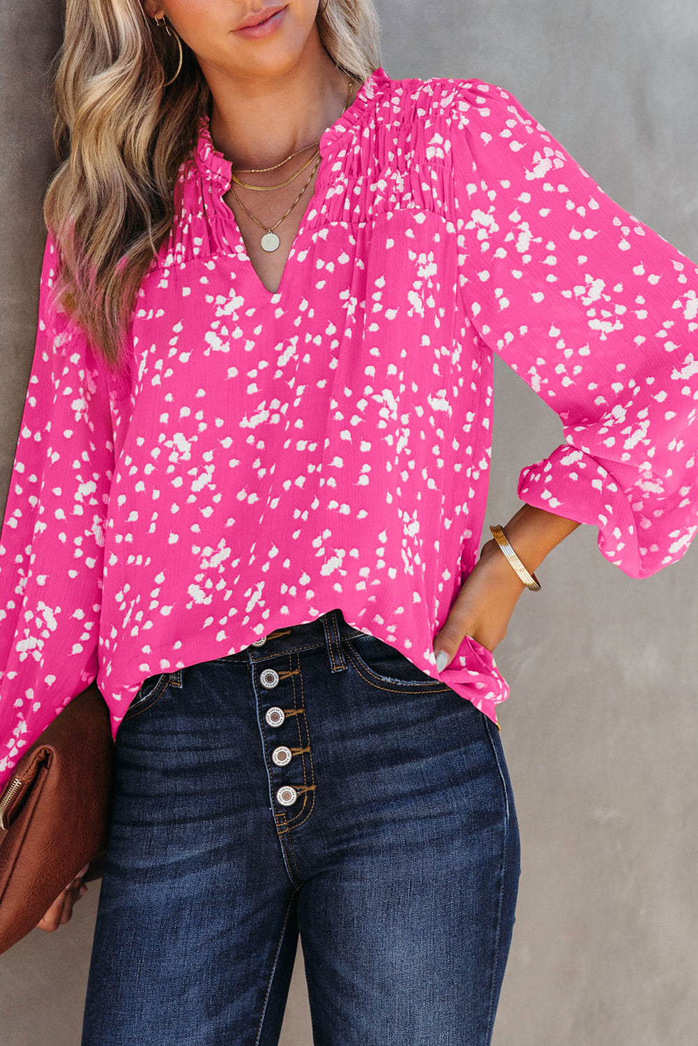 Blusa rosa con cuello en V
