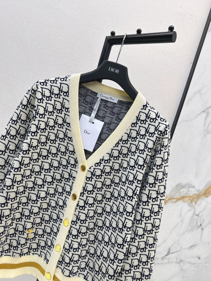 🔥HOT🔥 25FW latest V-neck jacquard knitted cardigan