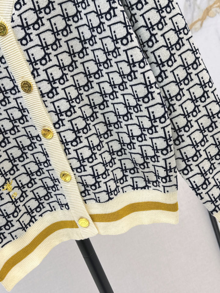 🔥HOT🔥 25FW latest V-neck jacquard knitted cardigan