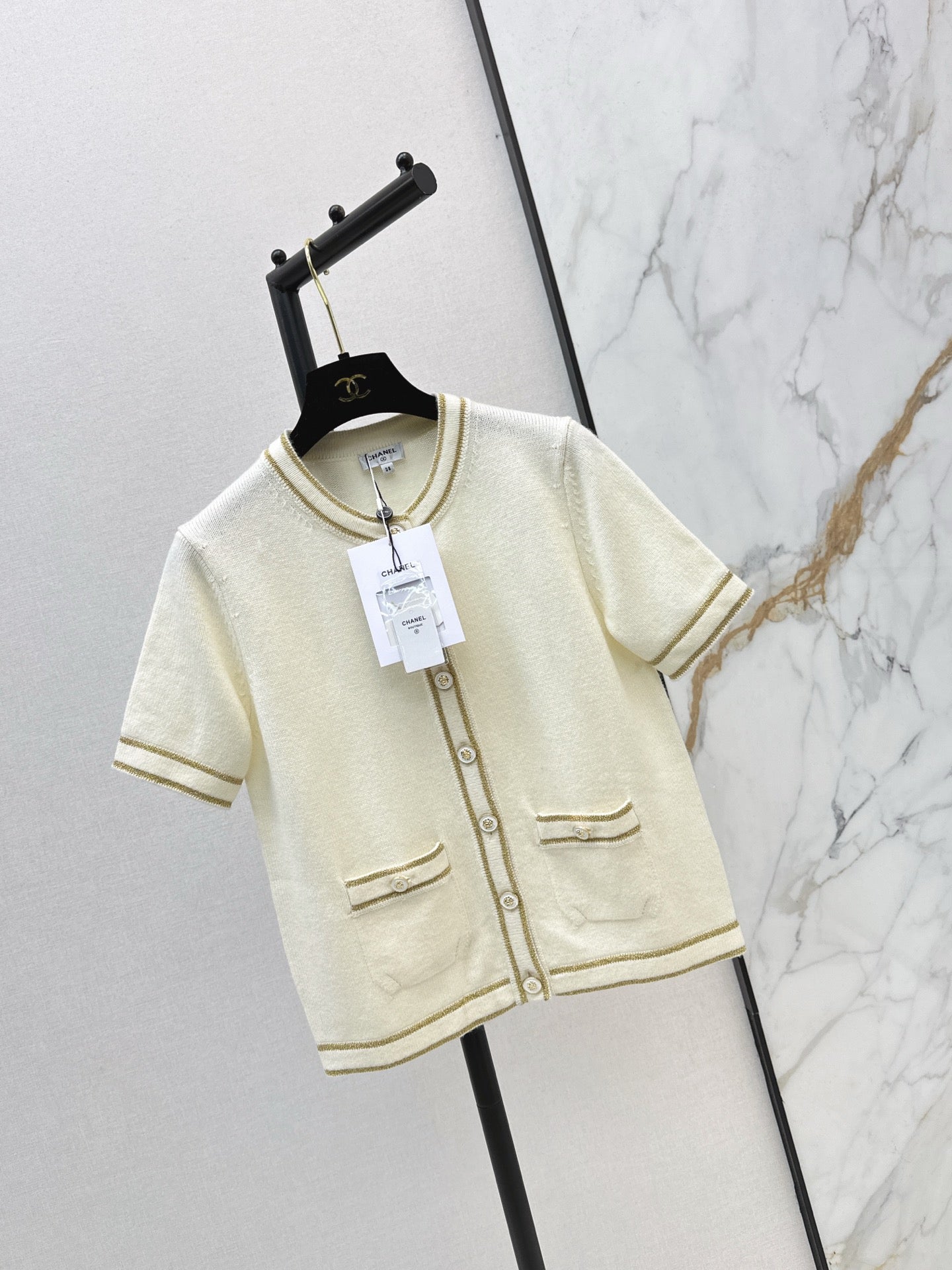 25 early autumn new round neck lion head three-dimensional intarsia metal buckle gold stripe short-sleeved cardigan